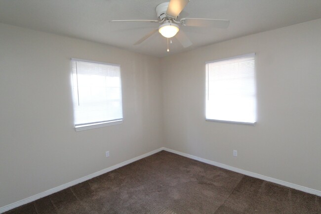 Building Photo - Pet-Friendly 2-Bedroom Duplex with Washer/...