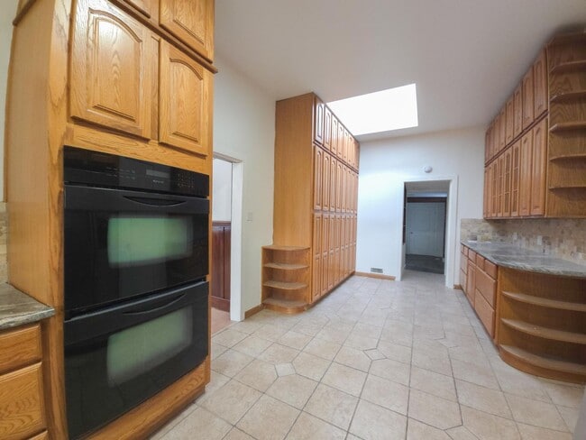 Building Photo - 4 bed 3 bath Single-family Home in Glenview/Lower Diamond area of Oakland