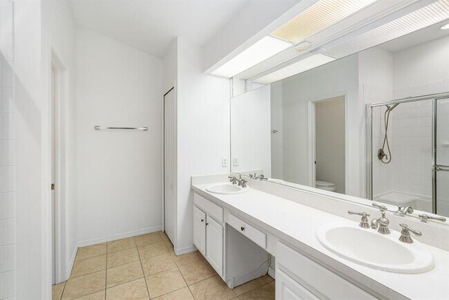 Building Photo - 295 Fareham Dr