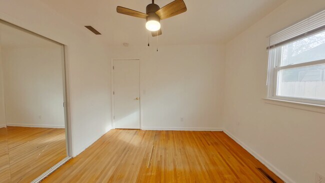 Building Photo - 3 Bedroom Home