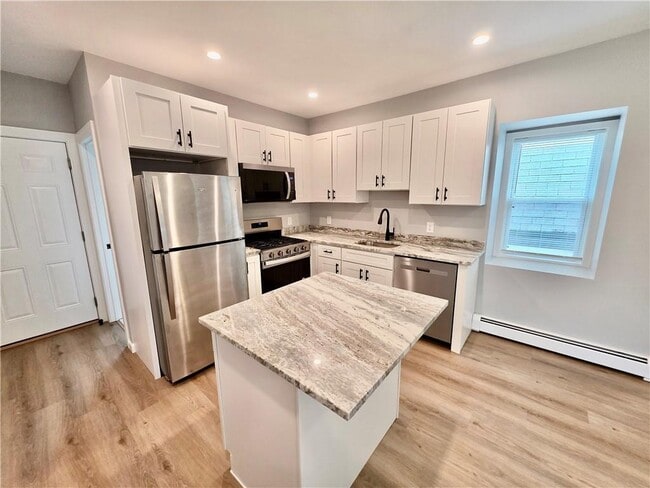 Building Photo - 73 Vernon St