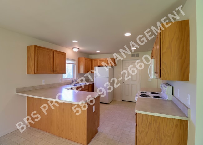 Building Photo - Shelby Twp 2 bedroom, 2 bath condo for lease.