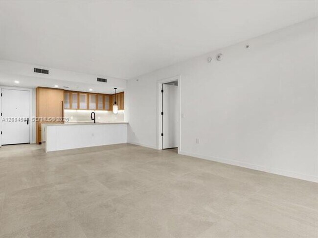 Building Photo - 2200 Brickell Ave