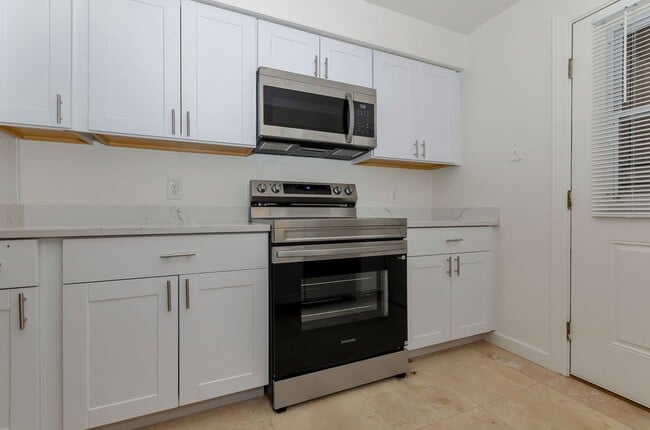 Building Photo - 2720 N Beverly Ave
