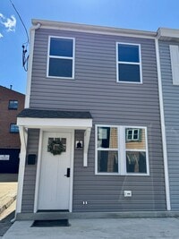 Building Photo - Luxury 3-Bedroom, 2-Bathroom House in Sout...