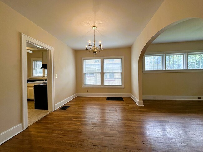 Building Photo - Beautiful, Historic House! Hardwood Floors, Full Basement, Detached Garage; W/D, Pets Ok!
