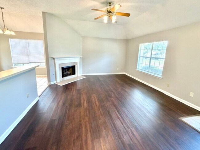 Building Photo - BradyHillDr7069