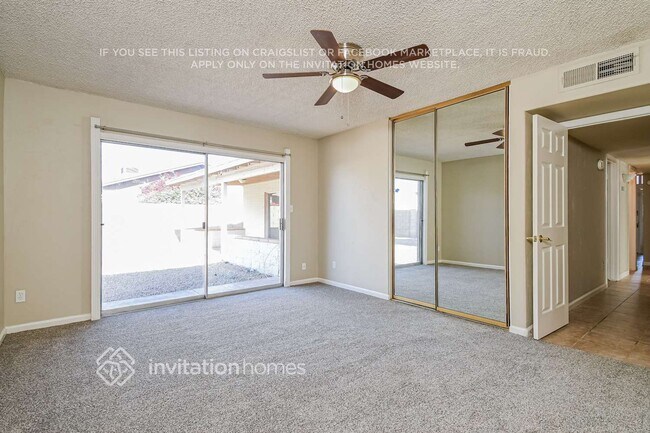 Building Photo - 2742 S Las Palmas