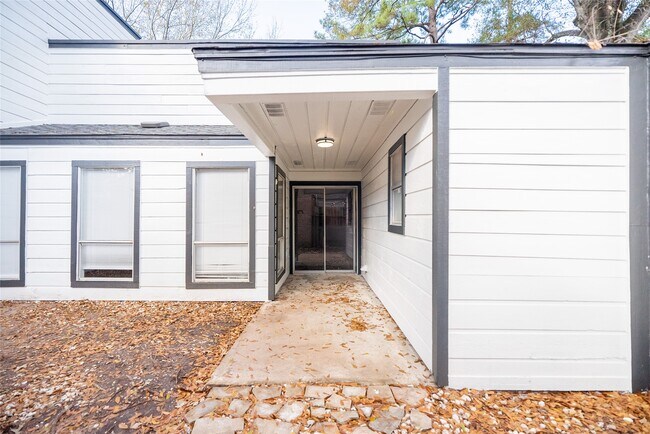 Building Photo - 13314 Ravensway Dr