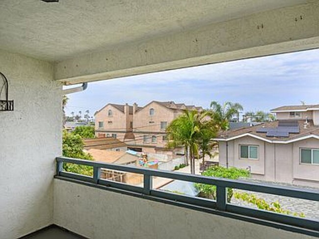 Building Photo - Imperial Beach - 2 Bed 2 Bath with Open Fl...