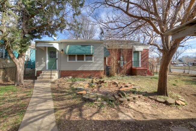 Building Photo - 544 S Oswego Ave