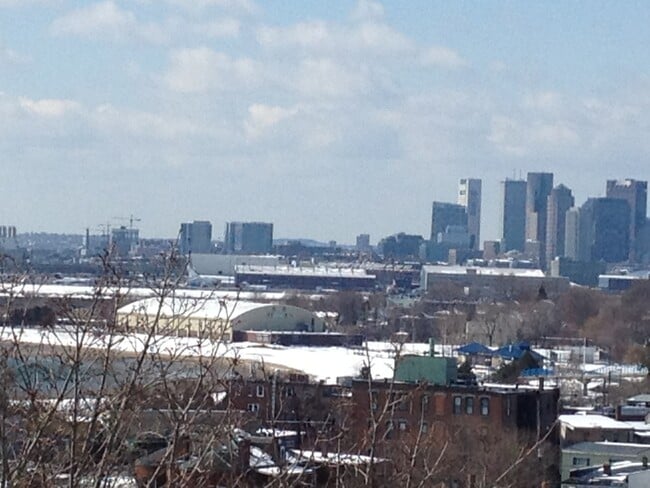 Building Photo - 92 Gladstone St