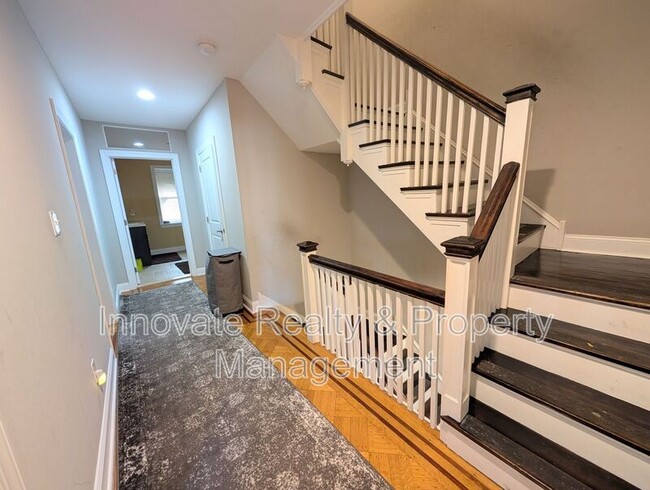 Building Photo - 6519 Lincoln Dr