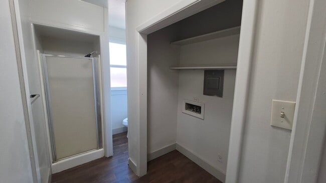 Building Photo - Spacious, Fresh, and Ready for Your Style: 3 Bed 2 Bath