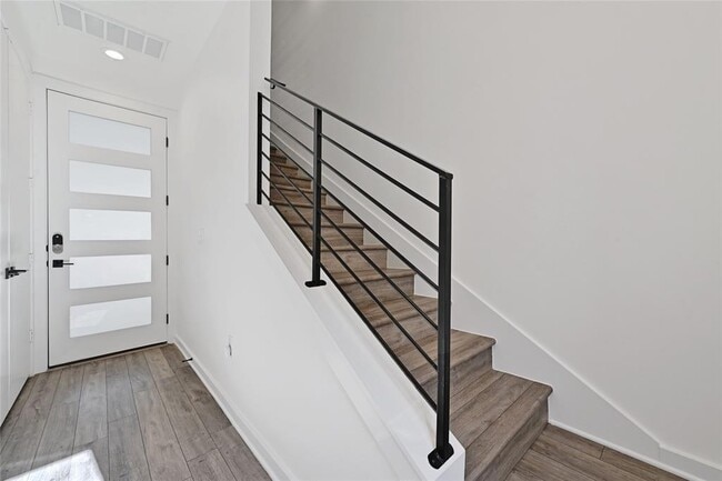 Building Photo - 2804 S 1st St