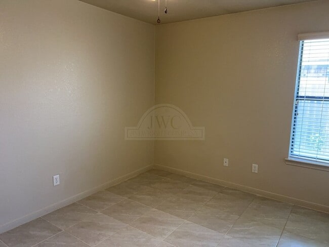 Building Photo - 1503 Nicholas Cir