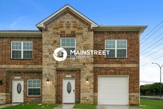 Building Photo - 2 Bedroom Pet-Friendly Home in Arlington, TX with Main Street Renewal