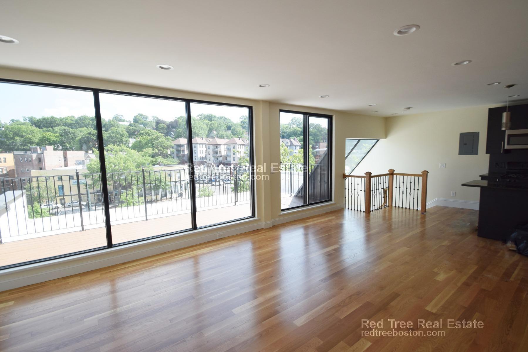 Building Photo - 1614 Beacon St