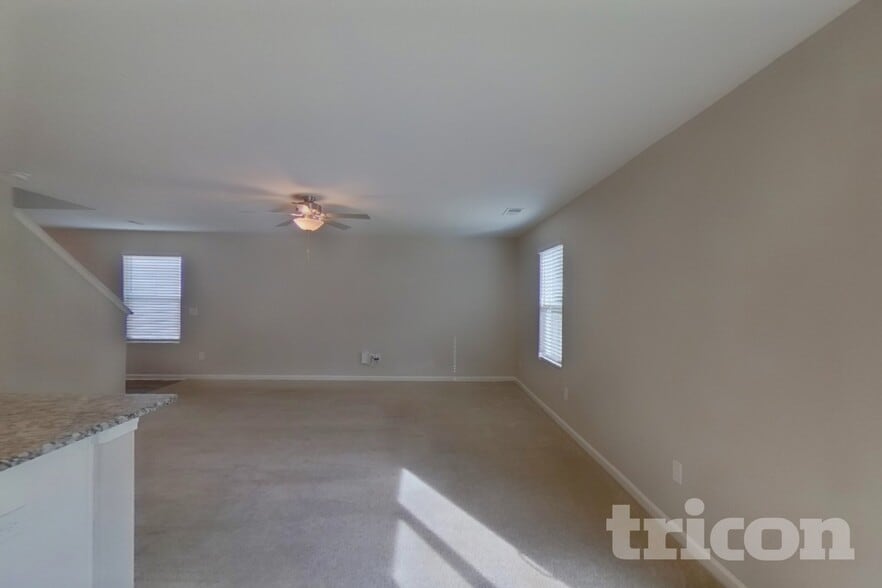 Building Photo - 2118 Southlea Dr