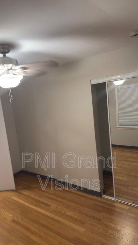 Building Photo - 1528 Division St