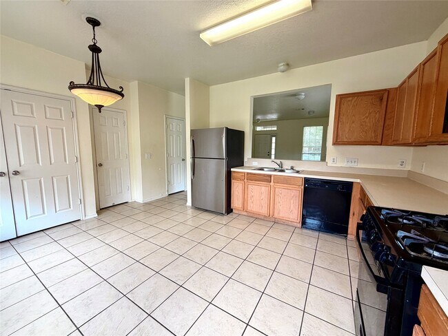 Building Photo - 23854 Township Elm St