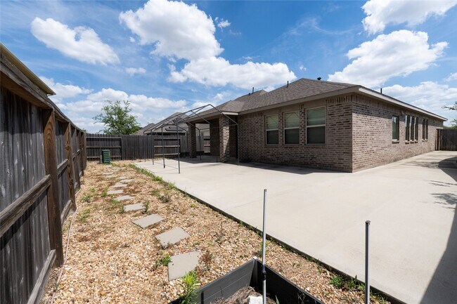 Building Photo - 24238 Golden Fallow Dr