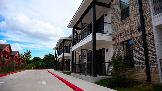 Building Photo - 1606 El Paso St