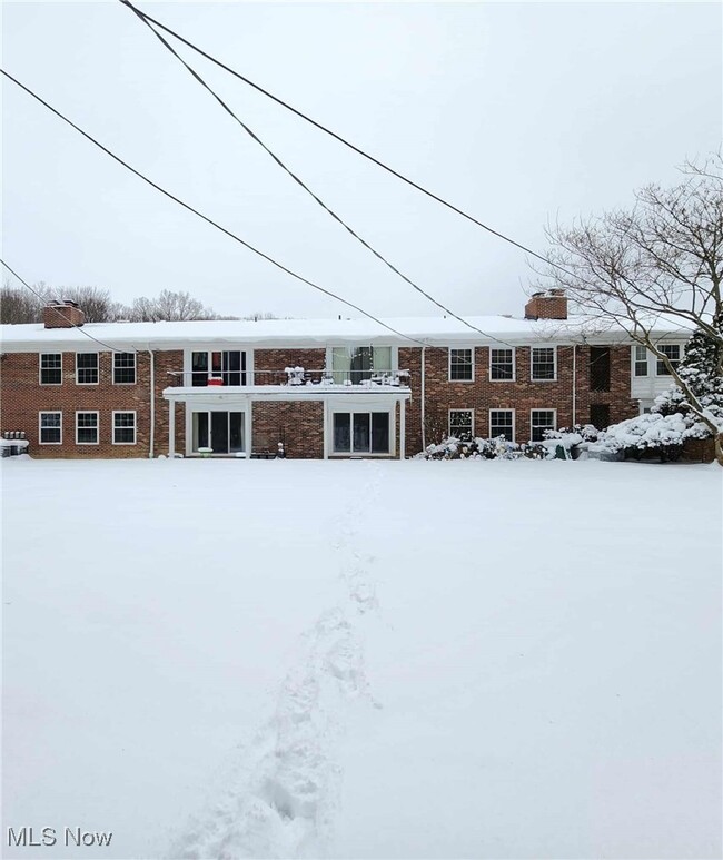 Building Photo - 6960 Carriage Hill Dr