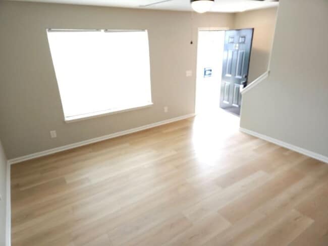 Building Photo - 705 Crestland Ave