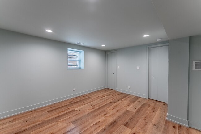Building Photo - 4716 N Winthrop Ave