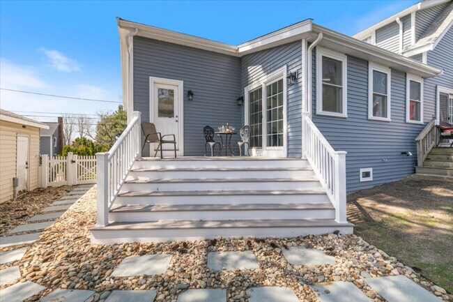 Building Photo - 17 Cedar Terrace