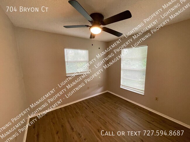 Building Photo - 704 Bryon Ct