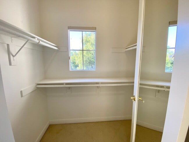 Building Photo - Spacious 4 bed 3 bath Newbury park home