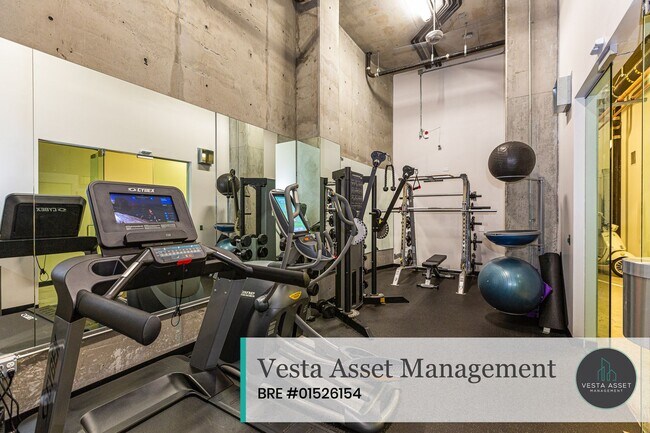 Building Photo - Designer 2-Bedroom in Iconic VIDA Residences