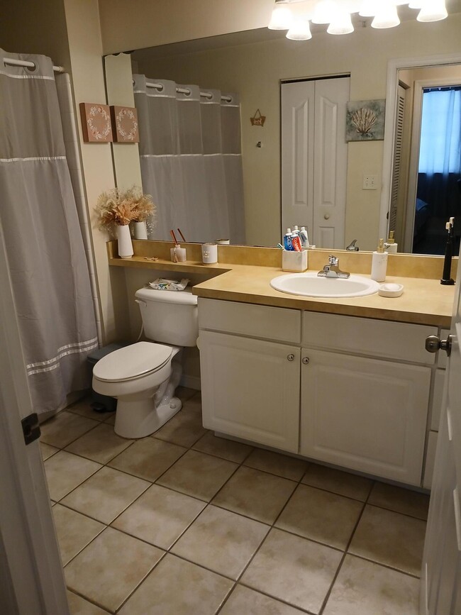 Building Photo - 9833 Baywinds Blvd