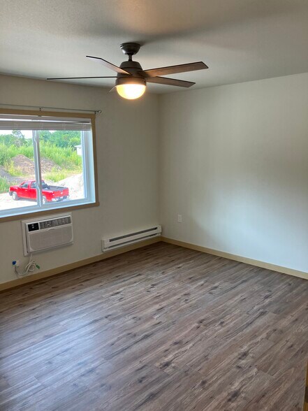 Building Photo - 435 Century Pl