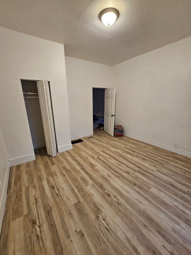 Building Photo - 1206 W 25th St