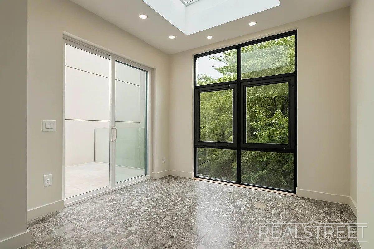 Building Photo - Williamsburg Gem – Brand New 3-Bed, 1.5-Ba...