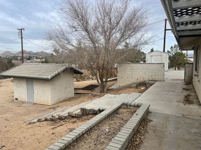 Building Photo - COMING SOON! APPLE VALLEY DESERT KNOLLS 4 ...