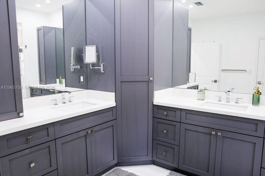 Building Photo - 2948 Hidden Harbour Ct