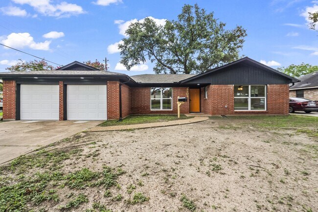 Building Photo - 4903 Mayflower St