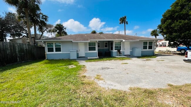 Building Photo - 914 N Wild Olive Ave