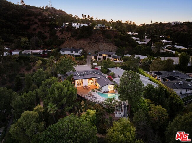 Building Photo - 2652 Byron Pl