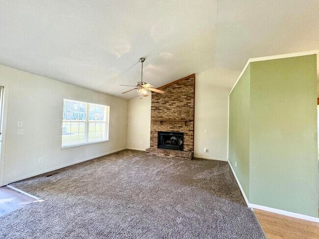 Building Photo - 5609 Landrum Dr