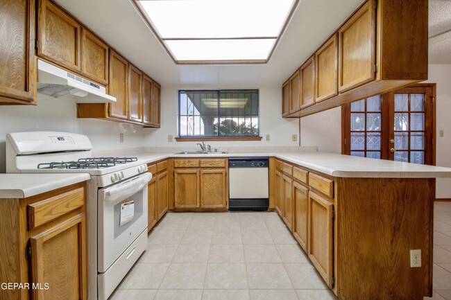 Building Photo - 11625 Cedar Crest Dr