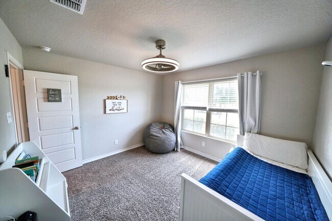 Building Photo - Stunning Home with 3-Car Garage in New Bra...