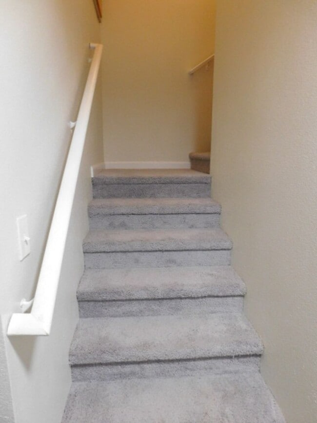 Building Photo - 3Bd/2.5Ba Two Story House - Available Soon!