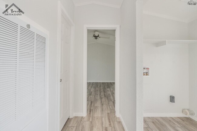 Building Photo - 106 S Pacific Ave