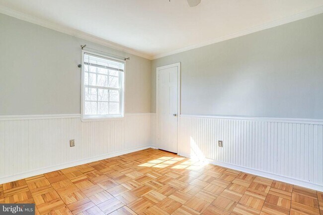 Building Photo - 1716 W Abingdon Dr