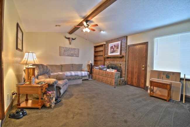 Building Photo - 307 Vickie Dr